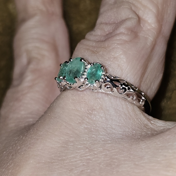 Sz 9, Trilogy Style Zambian Emerald Ring, 925 Sterling Silver, 0.85 carats, NWT - Picture 4 of 12